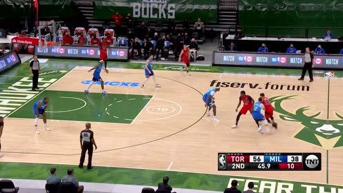【NBA集锦】范弗利特以球领人送妙传 布歇拍马赶到滑翔炸筐