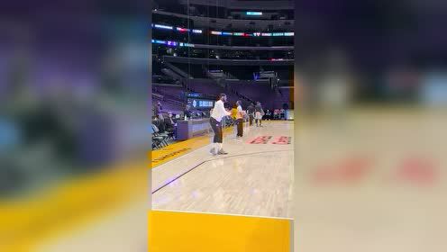 【NBA集錦】詹姆斯單核率隊(duì)?wèi)?zhàn)籃網(wǎng) 賽前投籃訓(xùn)練太穩(wěn)了