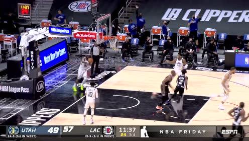 【NBA集錦】平地起驚雷 伊巴卡籃下雙臂暴扣