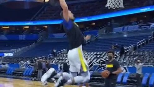 【NBA集錦】金州拉文賽前儀式：空接劈扣