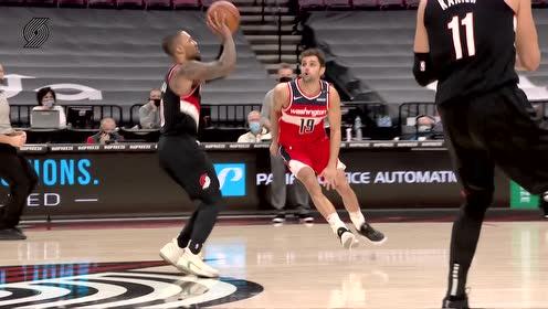 【NBA集錦】常規(guī)操作不必驚慌！利拉德壓哨logo shot燃炸全場