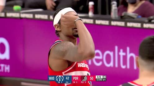 【NBA集錦】世間武功唯快不破 比爾電光火石間搶斷變向上籃完成反擊