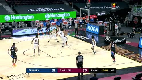 【NBA集锦】直接盯死!罗比欲突破上篮阿伦紧紧跟随扬臂血帽