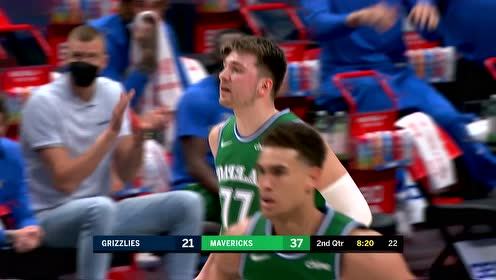 【NBA集錦】東契奇假傳晃的瓦蘭找不到北 緊接著就在老司機(jī)金雞獨(dú)立地標(biāo)出后仰跳投