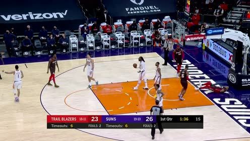 【NBA集錦】安東尼以球領(lǐng)人送妙傳 利拉德空切跑位輕松上籃