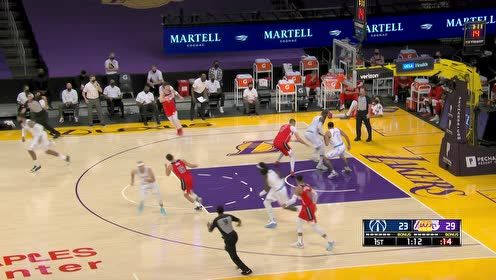 【NBA集锦】哈雷尔无惧血帽拔起暴扣 詹皇鬼手抢断激光制导哈雷尔再来一次