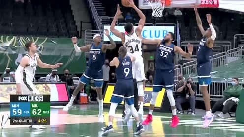 【NBA集锦】唐斯被字母哥锤爆 希腊怪物转身单臂砸扣很嚣张