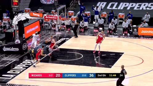 【NBA集錦】雷吉千里奔襲暴力虐框 韋少不慌不忙中投回應(yīng)