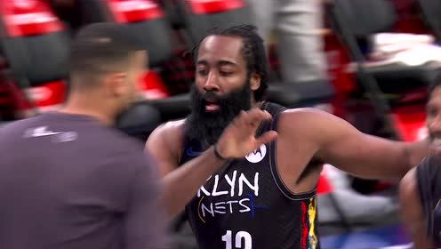 【NBA集锦】欧文想和哈登击掌被忽视 大胡子反应过来之后就是一个熊抱