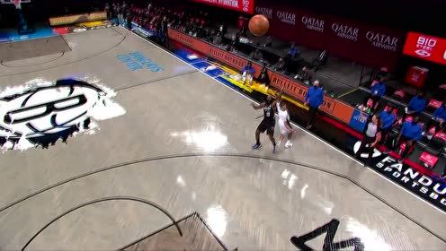 【NBA集锦】大胡子打篮球闲庭信步 运到前场拔起三分到手
