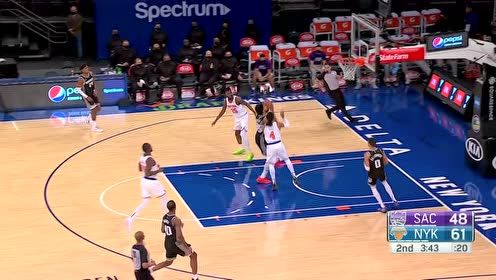 【NBA集锦】天空才是极限!巴格利长驱直入滑翔上篮一条龙