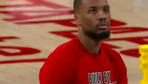 【NBA集锦】从眼神就能看出关系咋样 老詹甜瓜赛前亲切拥抱寒暄
