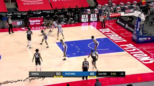 【NBA集錦】套路深海底針！史密斯一招假動作夾縫助飛斯圖爾特輕松暴扣