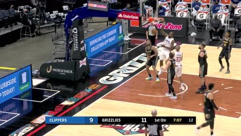 【NBA集錦】伊巴卡連線小卡 平地而起單臂劈扣