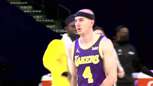 【NBA集锦】詹姆斯抢断后启动涡轮增压 完美分球时机让卡鲁索再获暴扣良机