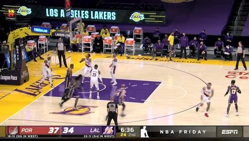 【NBA集锦】化身吃饼狂魔 詹姆斯后排插上塔克心领神会