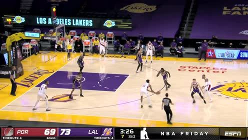 【NBA集锦】球商的完美体现 慢动作看看詹姆斯进攻犯规造的多么标准