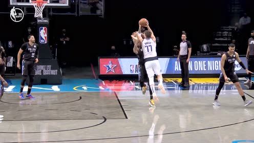【NBA集錦】東契奇虛晃一槍點起防守 前沖打成2+1露出羞赧笑容