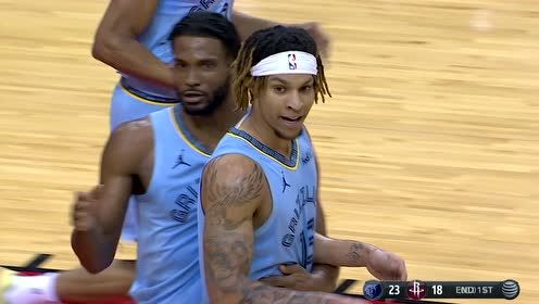 【NBA集錦】兩罰不中沒關系！克拉克眼疾手快過掉三人壓哨打進