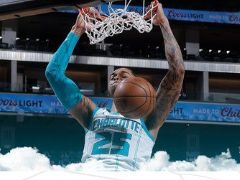 NBA常規(guī)賽：蒙克精彩2+1送絕殺，黃蜂127-126力克國(guó)王！