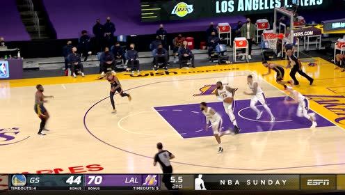 【NBA集錦】壓哨三分！詹姆斯天外飛仙飚中超遠(yuǎn)三分