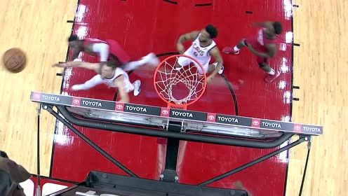 【NBA集锦】奥拉迪波疑似扭伤脚踝 一瘸一拐走回更衣室