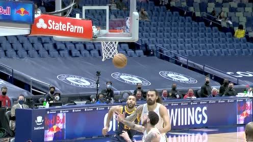 【NBA集錦】開場就給下馬威 球哥輕舒長臂封蓋米切爾