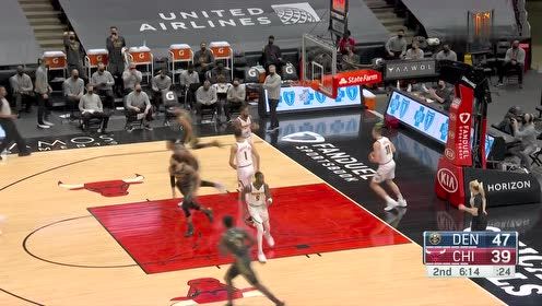 【NBA集錦】在你頭上造次又怎樣！坦普爾大步流星舒展上籃挑釁約基奇