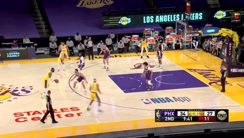 【NBA集錦】坦克車一樣碾壓太陽整條防線！詹姆斯這身體強度恐怖如斯