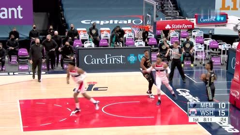 【NBA集锦】给小老弟上一课 韦少超车莫兰特暴起扣篮