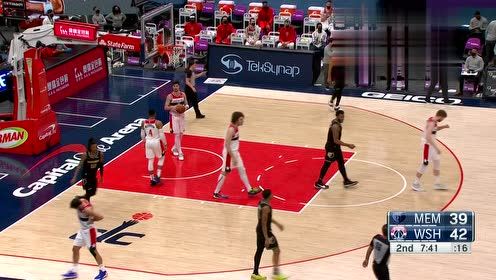 【NBA集锦】这球帅炸了 韦少转身妙传小洛