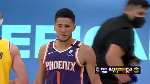 【NBA集錦】這小動作實在不應該 布克倒地后絆馬索拉倒波普！