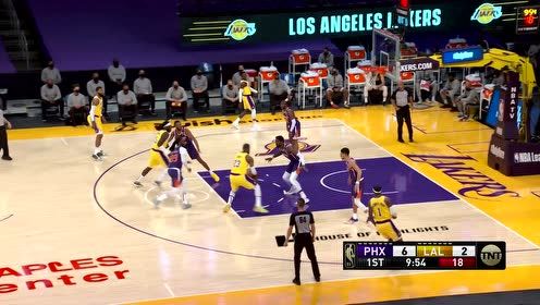 【NBA集錦】閑庭信步！詹姆斯三小步打板拋投輕松命中