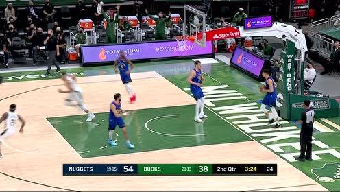 【NBA集锦】怎么轻松怎么来！霍乐迪高抛妙传字母哥空接炸扣