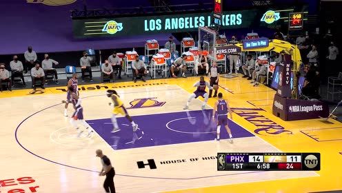 【NBA集錦】詹姆斯急停轉陀螺獻后躺跳投！這難度我給滿分