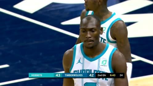 【NBA集锦】不好意思!爱德华兹欲飙三分比永博一个预判将其扇飞