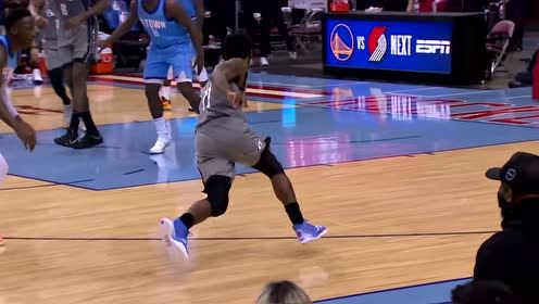 【NBA集錦】極限手活！歐文跪地護球再送小喬丹狂野背扣