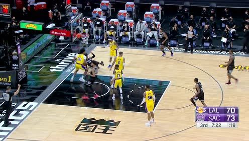 【NBA集錦】庫茲馬空中閃轉(zhuǎn)騰挪 輕松寫意瀟灑拋射