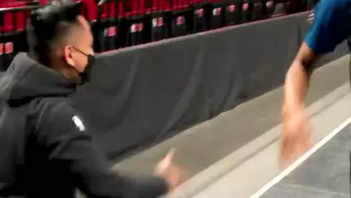 【NBA集锦】勇士陪练命中半场远投 金州幼稚园都炸了