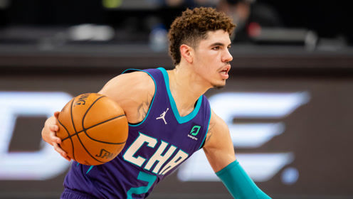 【NBA集锦】智商简直逆天 慢镜头拉梅洛鲍尔球场惊艳瞬间