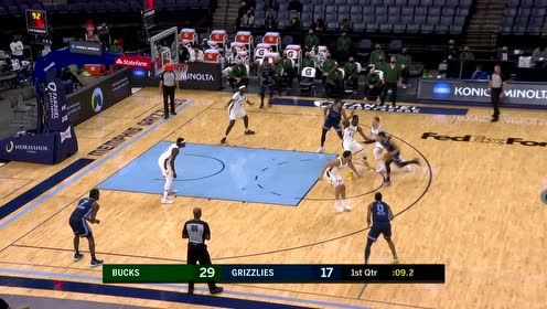 【NBA集锦】字母哥他哥完成抢断 随后接迪温琴佐助攻完成1打0单臂劈扣