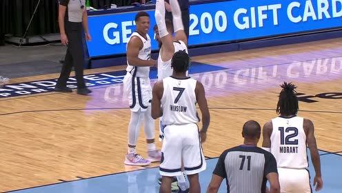 【NBA集錦】比爾上籃不中倒地裝死 隊友緊急救援心肺復蘇