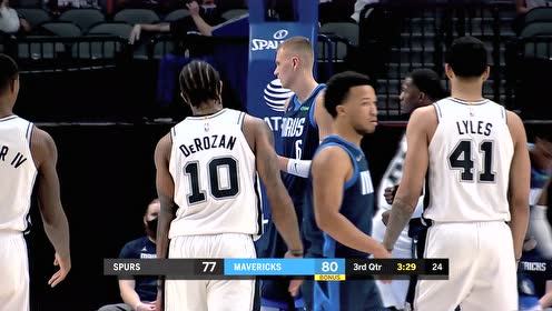 【NBA集锦】个高我也不怵你!德罗赞面对波尔津吉斯篮下强攻2+1收入囊中