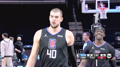 【NBA集锦】蛇皮走位长驱直入 祖巴茨双手暴扣势大力沉！