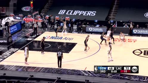 【NBA集锦】球队核心肩负重任 库里场边声情并茂为队友加油打气