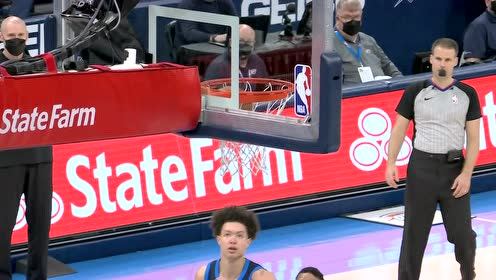 【NBA集錦】拿捏的死死的！哈達(dá)威強(qiáng)突內(nèi)線壓哨跳投命中