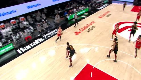 【NBA集锦】两个有才华的年轻人 特雷杨快攻找投手赫尔特三分急停干拔名中
