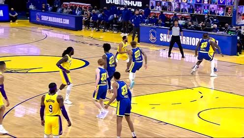 【NBA集錦】你確定這人36歲？詹姆斯腳踩祥云沖天暴扣勢(shì)大力沉