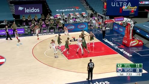 【NBA集锦】弹道无需修正 迪温琴佐连续命中三分