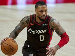 利拉德生涯3次轰下50+10助，并列NBA历史第二